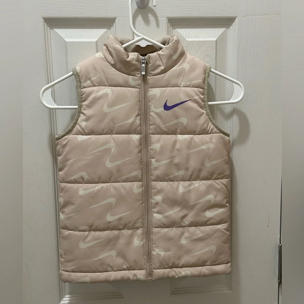 NIKE Kids puffer vest jacket size 5/6 Ivory tan